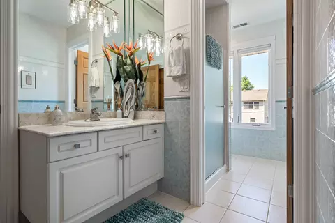 Bath - 986 E Red Oak St, Addison, IL 60101 photo 2 of 5