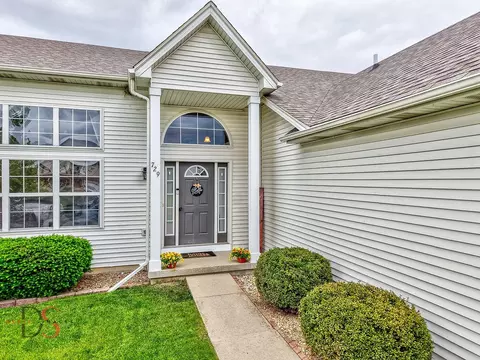 729 River Edge Cir, Ottawa, IL 61350
