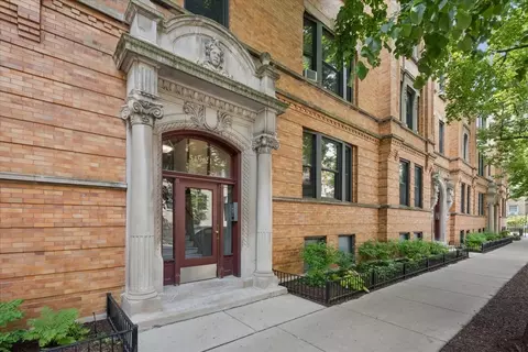 521 W Surf St #3, Chicago, IL 60657