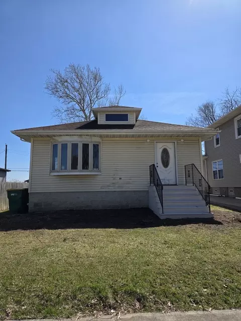 900 Cochrane Ave, Joliet, IL 60436