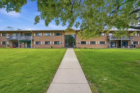 7413 Brookdale Dr #212, Darien, IL 60561