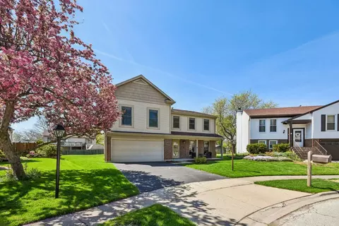 588 Kingston Ct, Roselle, IL 60172