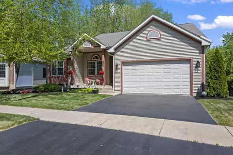 861 Prairie Ridge Dr, Woodstock, IL 60098