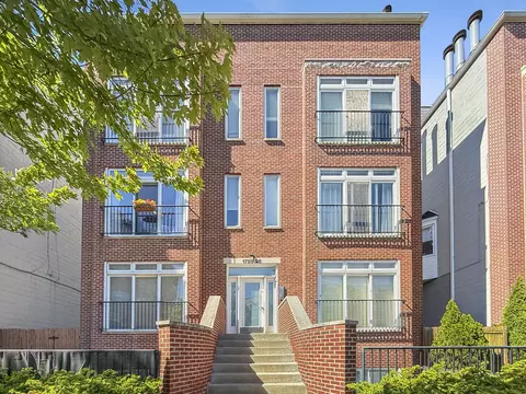 1726 W Diversey Pkwy #2E, Chicago, IL 60614