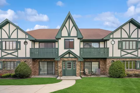 8058 Autobahn Dr S #102, Palos Park, IL 60464