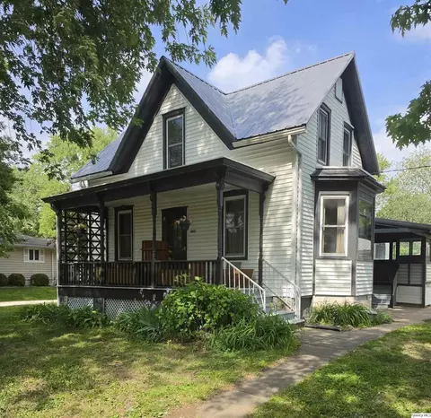 304 W Third St, Golden, IL 62339