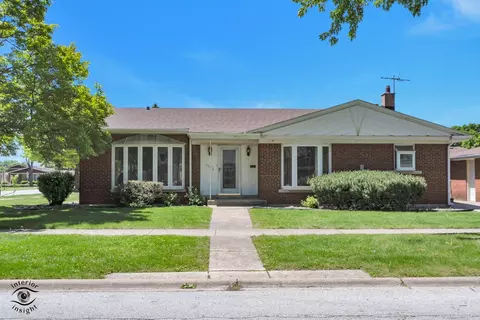 5532 Oak Center Dr, Oak Lawn, IL 60453