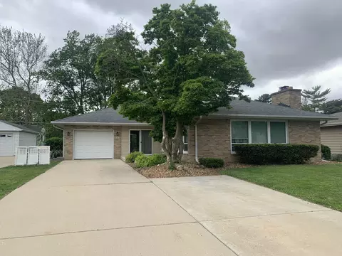804 Grant St, Harvard, IL 60033