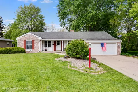 240 Park Crest Dr, Freeport, IL 61032