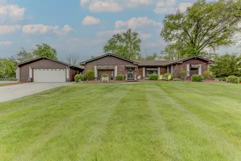 126 Denell Dr, Crete, IL 60417