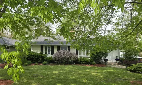 730 Skyline Dr, Barrington, IL 60010
