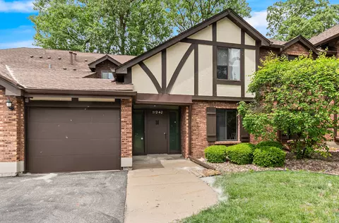 11240 Sycamore Ln #60D, Palos Hills, IL 60465