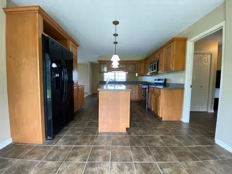 Kitchen - 11426 E Radisson, Mount Vernon, IL 62864 photo 2 of 6