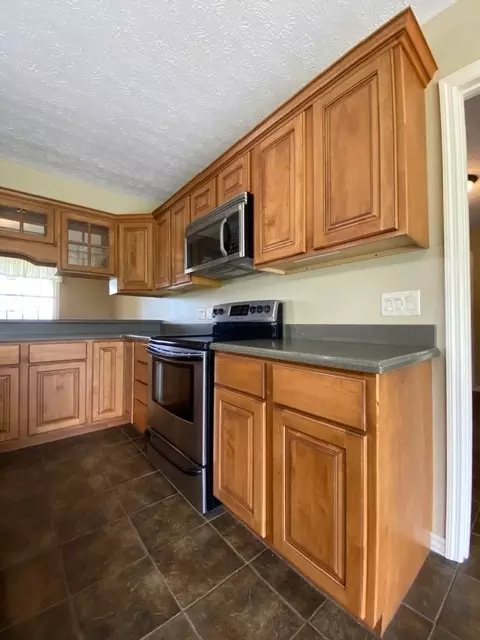 Kitchen - 11426 E Radisson, Mount Vernon, IL 62864 photo 4 of 6