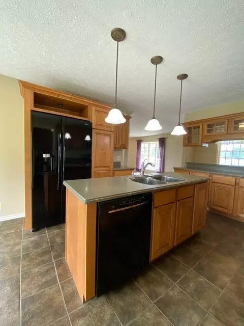 Kitchen - 11426 E Radisson, Mount Vernon, IL 62864 photo 3 of 6