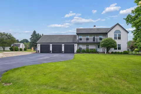 715 Welch St, Gilberts, IL 60136
