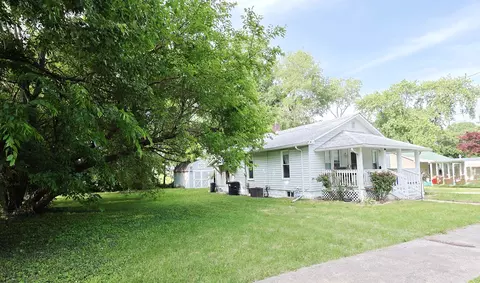 Exterior - 416 Elm St, Salem, IL 62881 photo 2 of 3