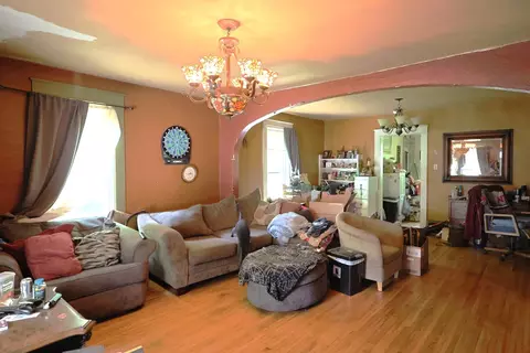 Living - 416 Elm St, Salem, IL 62881 photo 1 of 3