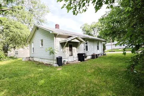 Exterior - 416 Elm St, Salem, IL 62881 photo 3 of 3