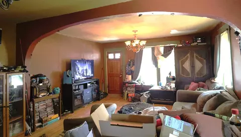 Living - 416 Elm St, Salem, IL 62881 photo 2 of 3
