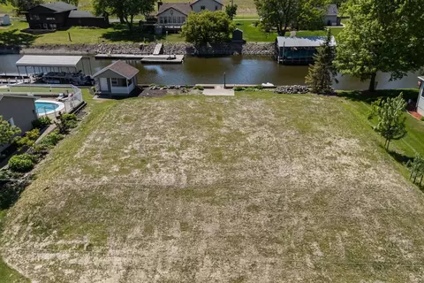 3550 E Harbor Dr, Bettendorf, IA 52722