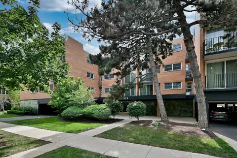 333 S East Ave #202, Oak Park, IL 60302