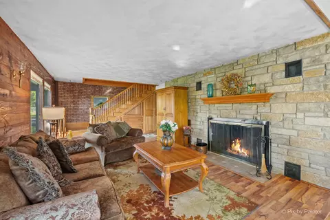 Living - 1423 N River Rd, Mchenry, IL 60051 photo 1 of 5