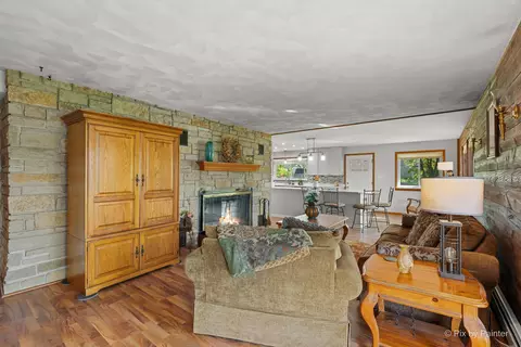 Living - 1423 N River Rd, Mchenry, IL 60051 photo 3 of 5