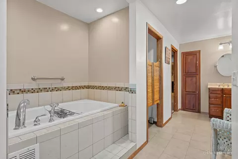 Bath - 1423 N River Rd, Mchenry, IL 60051 photo 4 of 4