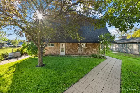 Exterior - 1423 N River Rd, Mchenry, IL 60051 photo 17 of 18