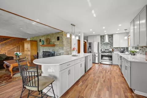 Kitchen - 1423 N River Rd, Mchenry, IL 60051 photo 1 of 5