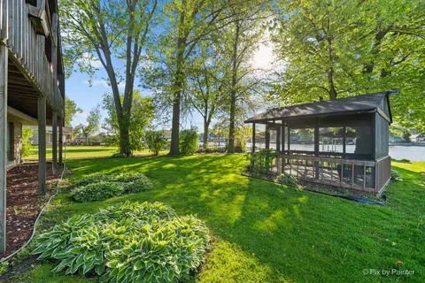 Exterior - 1423 N River Rd, Mchenry, IL 60051 photo 7 of 18
