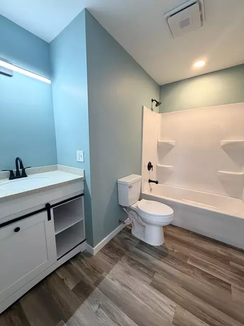 Bath - 1817 218th Pl, Sauk Village, IL 60411 photo 1 of 2