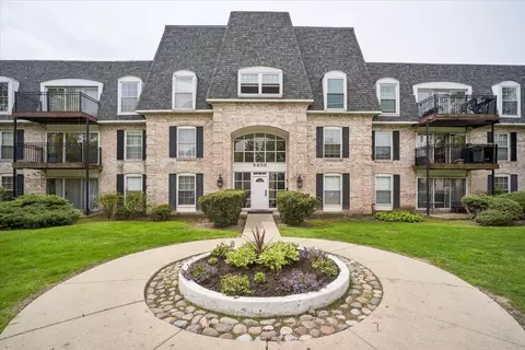 5400 Carriageway Dr #315, Rolling Meadows, IL 60008