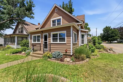 940 Jones St, Bettendorf, IA 52722