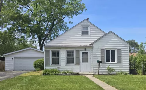 1921 Kelly Ave, Crest Hill, IL 60403