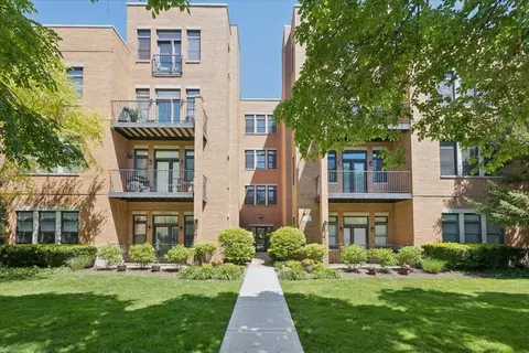 819 Foster St #1S, Evanston, IL 60201