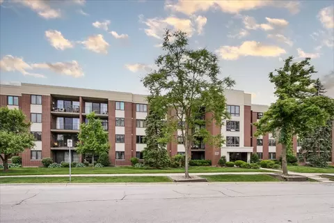 212 W Saint Charles Rd #108, Lombard, IL 60148