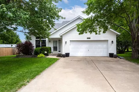 3254 W 64th Street Ct, Davenport, IA 52806