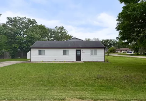 37125 N Summerfield Dr, Lake Villa, IL 60046
