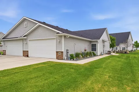 186 Beacon Harbor Cir #186, East Moline, IL 61244