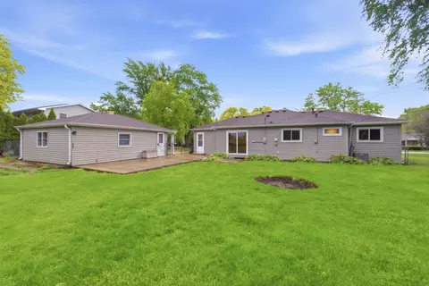 Exterior - 440 Aster Ln, Hoffman Estates, IL 60169 photo 3 of 4