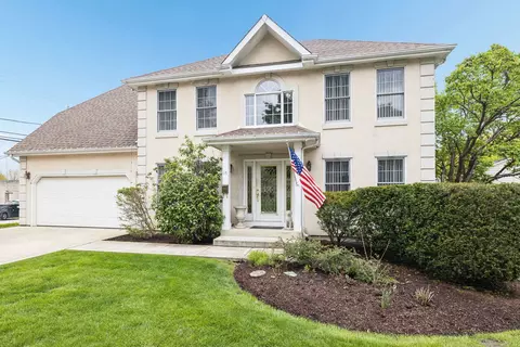 15 S Grant St, Westmont, IL 60559