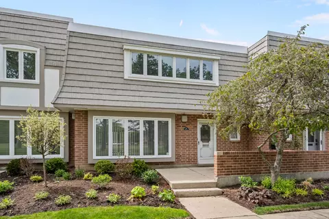 628 Calais Cir, Highland Park, IL 60035