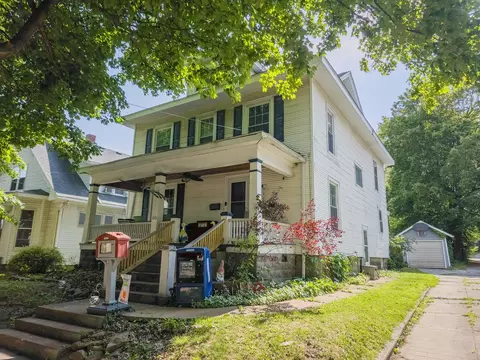 1016 N Market St, Mount Carmel, IL 62863