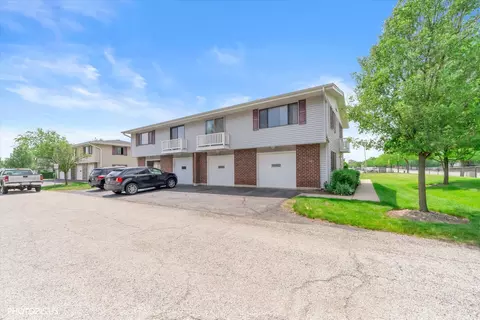 2 Dennis Ct #2, Schaumburg, IL 60193
