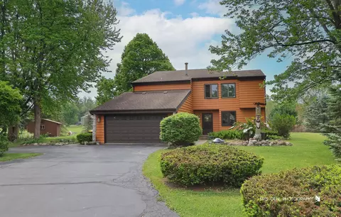 415 Kildare St, Gilberts, IL 60136