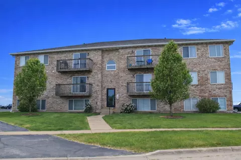 565 N Strack St #302, Cortland, IL 60112
