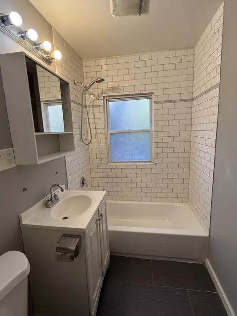 Bath - 2448 E 74th St, Chicago, IL 60649 photo 3 of 3