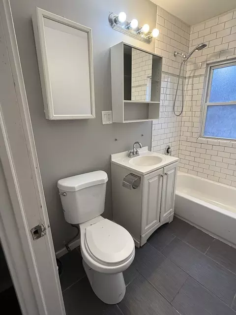 Bath - 2448 E 74th St, Chicago, IL 60649 photo 2 of 3